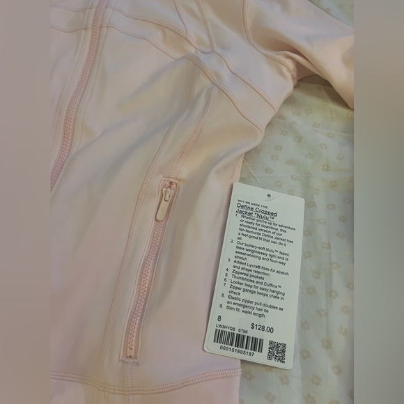 -SOLD- 
Lulu Lemon - Define Cropped Jacket Strawberry Milkshake Sz 8 BWT - Picture 3 of 3